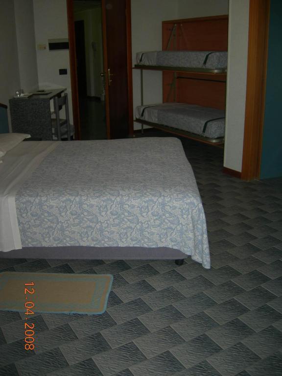 Hotel Meripol Alba Adriatica Cameră foto